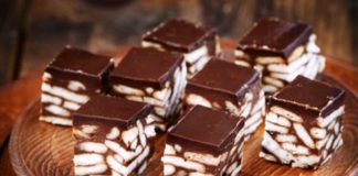 Πανεύκολα σοκολατένια κυβάκια με μπισκότα με 3 μόνο υλικά