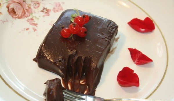 chocolate-miracle-in-5-minutes-3-ingredients-600x353-600x350