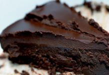 Γλυκιά κόλαση: Σοκολατένιο κέικ με κρέμα!