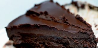 Γλυκιά κόλαση: Σοκολατένιο κέικ με κρέμα!