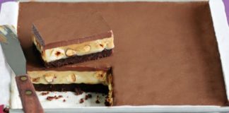 Πανεύκολο γλυκό ψυγείου με καραμέλα και σοκολάτα