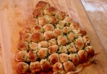 Πήρε Τυρί, Βούτυρο και Σκόρδο, και δημιούργησε την πιο απίστευτη Χριστουγεννιάτικη Πίτσα!