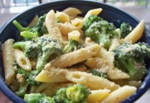 Μια νόστιμη συνταγή με πένες, μπρόκολο και λιωμένη παρμεζάνα!