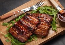 Ζουμερά Παϊδάκια με Σάλτσα Μπάρμπεκιου!