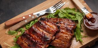 Ζουμερά Παϊδάκια με Σάλτσα Μπάρμπεκιου!