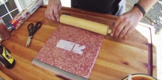 Βάζει τον Κιμά σε μια Σακούλα και τον Απλώνει με τον Πλάστη. Το αποτέλεσμα θα σας Ενθουσιάσει!