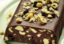 Κορμός σοκολάτας με χαλβά,φουντούκια & σταφίδες,νηστίσιμος!Μια πανεύκολη συνταυγή για ένα γευστικότατο έδεσμα