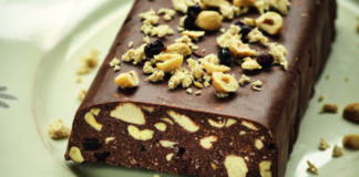 Κορμός σοκολάτας με χαλβά,φουντούκια & σταφίδες,νηστίσιμος!Μια πανεύκολη συνταυγή για ένα γευστικότατο έδεσμα