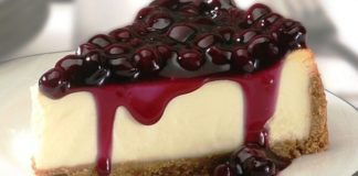 Γιαουρτογλυκό με μπισκότα και βύσσινο