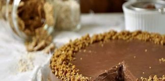 Σοκολατένια απόλαυση χωρίς ενοχές! Τούρτα σοκολάτας με γιαούρτι και δημητριακά!