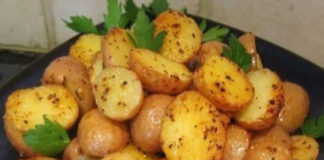 Θα γλύφετε τα δάχτυλά σας! Φτιάξτε Baby πατάτες λεμονάτες στο φούρνο