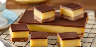 Υπέροχο γλύκισμα με ζαχαρούχο γάλα και σοκολάτα