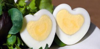 Πώς να δώσετε στο βραστό αυγό σχήμα καρδιάς
