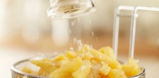 Σας Έπεσε Παραπάνω Αλάτι στο Φαγητό; Δύο Τρόποι για να το Σώσετε!