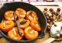 Ψητά βερίκοκα με μαύρο κάρδαμο και βανίλια