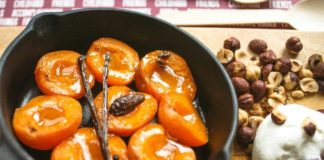 Ψητά βερίκοκα με μαύρο κάρδαμο και βανίλια