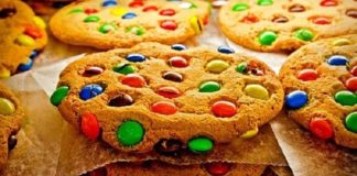 Μπισκότα με Smarties…. γλύκισμα που θα τρελάνει τα παιδιά μας και τους καλεσμένους μας!!