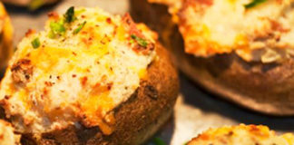 Γεμιστές πατάτες με μανιτάρια και έμενταλ