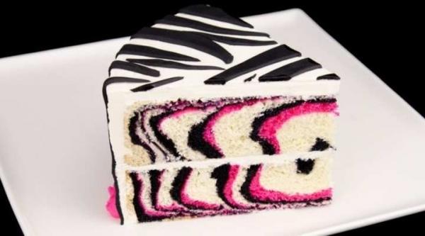 how_to_make_a_pink_zebra_cake_tutorial_from_cookies_cupcakes_and_cardio__202729-600x333