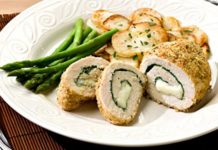 Συνταγή για κοτόπουλο γεμιστό με σπανάκι και μανούρι από τον Σκαρμούτσο