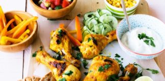 Σαλάτα με κοτόπουλο, γιαούρτι και μπαχαρικά