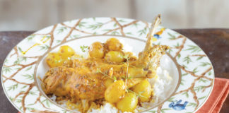 Λεμονάτο κουνέλι μπαχαράτ με ρετσίνα και σταφύλια