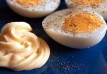 Σπιτική μαγιονέζα με τρεις κινήσεις