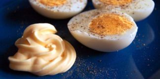 Σπιτική μαγιονέζα με τρεις κινήσεις