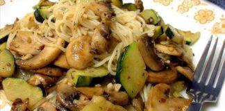 Σπαγγέτι με μανιτάρια και κολοκυθάκια