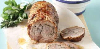 Ρολό κατσίκι με μυρωδικά στη γάστρα