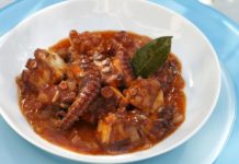 Χταπόδι κρασάτο στην κατσαρόλα