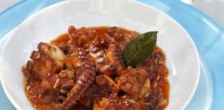 Χταπόδι κρασάτο στην κατσαρόλα