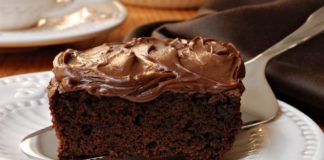 Συνταγή: Το κέικ με 3 υλικά του Άκη Πετρετζίκη, που έγινε viral!