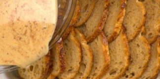 Αυγόφετες στο Φούρνο! Χτυπάει 8 Αυγά, τα Ρίχνει πάνω στο Κομμένο Ψωμί και τα βάζει στο Φούρνο. Μετά από 45 λεπτά; Θα σας Τρέχουν τα Σάλια!