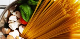 Όλοι αγαπάμε τα μακαρoνια αλλά ποτέ δε θα σκεφτόμασταν να τα μαγειρέψουμε με αυτόν τον τρόπο!