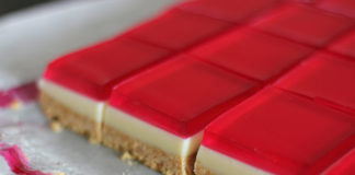 Δροσιστικο Μπισκοτογλυκό με ζελέ κεράσι