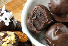 Συνταγή για λαχταριστά σπιτικά σοκολατάκια με 3 μόνο υλικά!