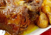 Εξαιρετικά πεντανόστιμο κότσι με μυρωδικά και μέλι στη γάστρα