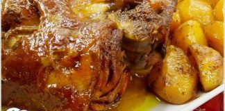 Εξαιρετικά πεντανόστιμο κότσι με μυρωδικά και μέλι στη γάστρα