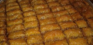 Φτιάξτε εύκολα Μπακλαβά με καρύδια και τραγανά φύλλα