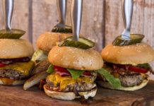 ΤΟ ΚΑΛΥΤΕΡΟ BURGER ΑΠΟ ΤΟΝ ΑΚΗ ΠΕΤΡΕΤΖΙΚΗ!