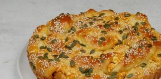 Εύκολη τυρόπιτα φόρμας με ζύμη γιαουρτιού, για όλες τις ώρες.