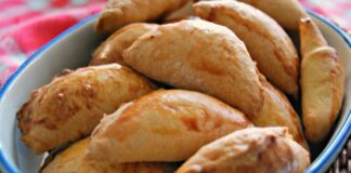 Τυροπιτάκια με σπιτική ζύμη